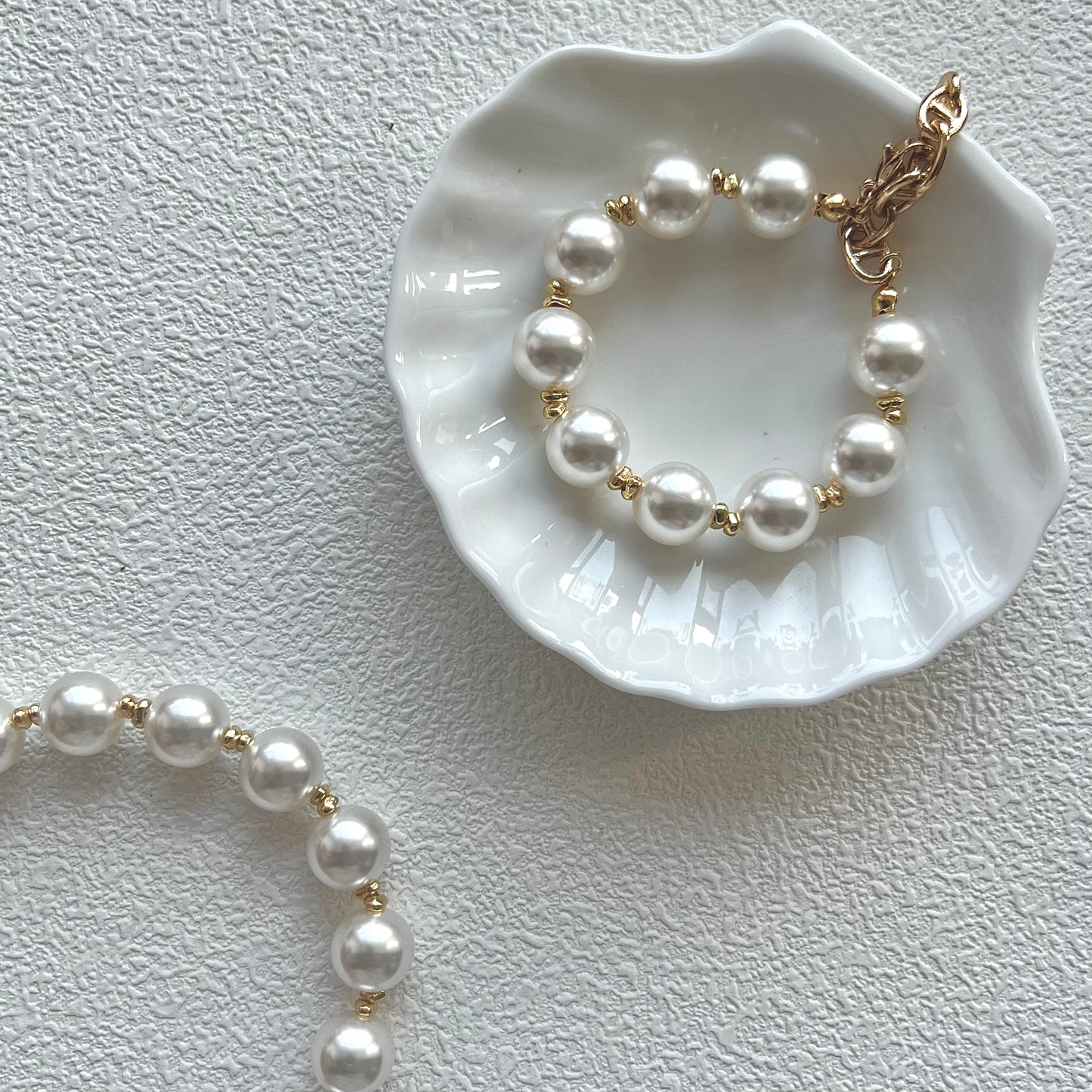 Kaiserin Muse Perlenarmband | Kristallperle als sanfte Rüstung für die Bürokönigin