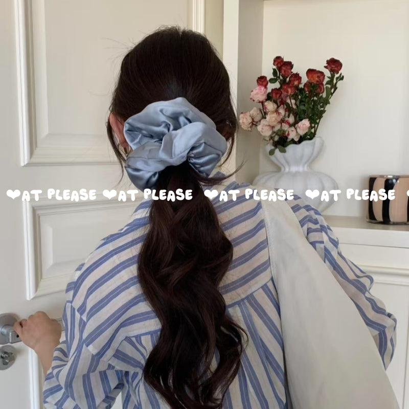 Hazy Blue Luxe Seidenkissen-Haargummi | Seiden-Baumwoll-Polsterung als Haarschoner für die abendliche Routine