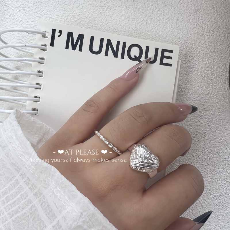 Gedrehter Ring aus 925er Silber – Stapelbar, minimalistisch, essentiell