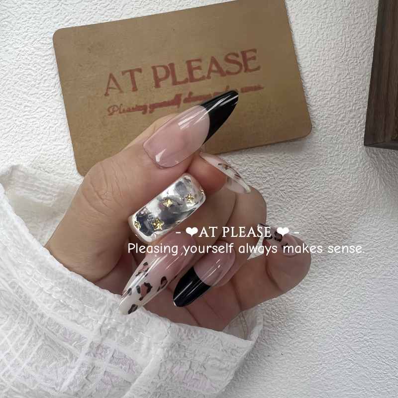 Wide Star Band Ring – Tarnish-Resistant Minimalist