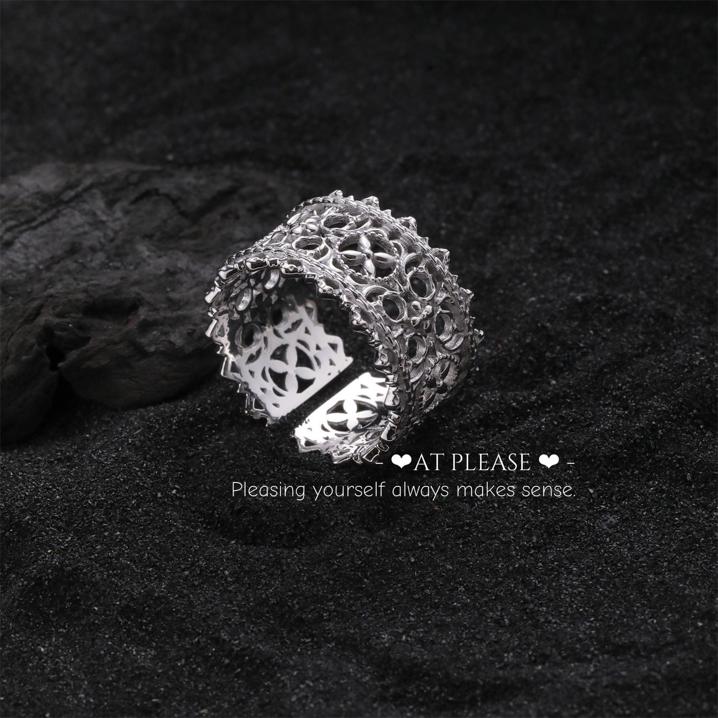 Geschnitzter durchbrochener Ring – Vintage Luxe Design