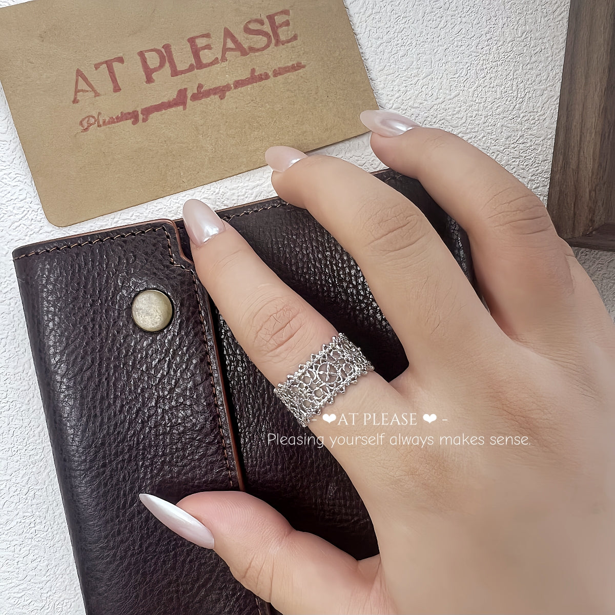 Geschnitzter durchbrochener Ring – Vintage Luxe Design