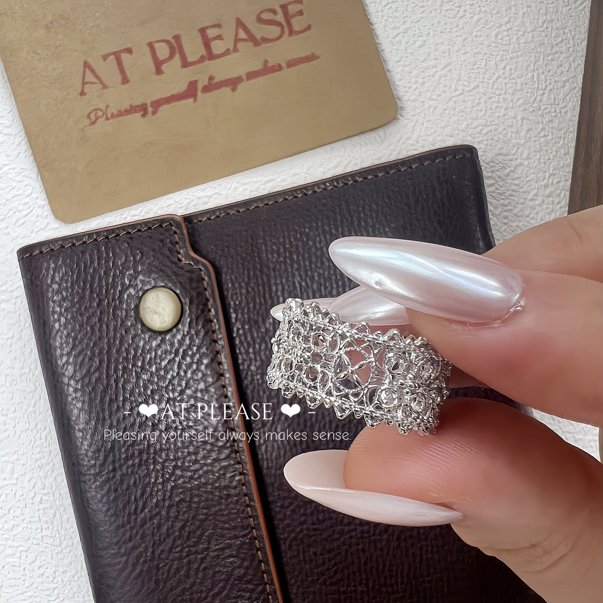 Geschnitzter durchbrochener Ring – Vintage Luxe Design