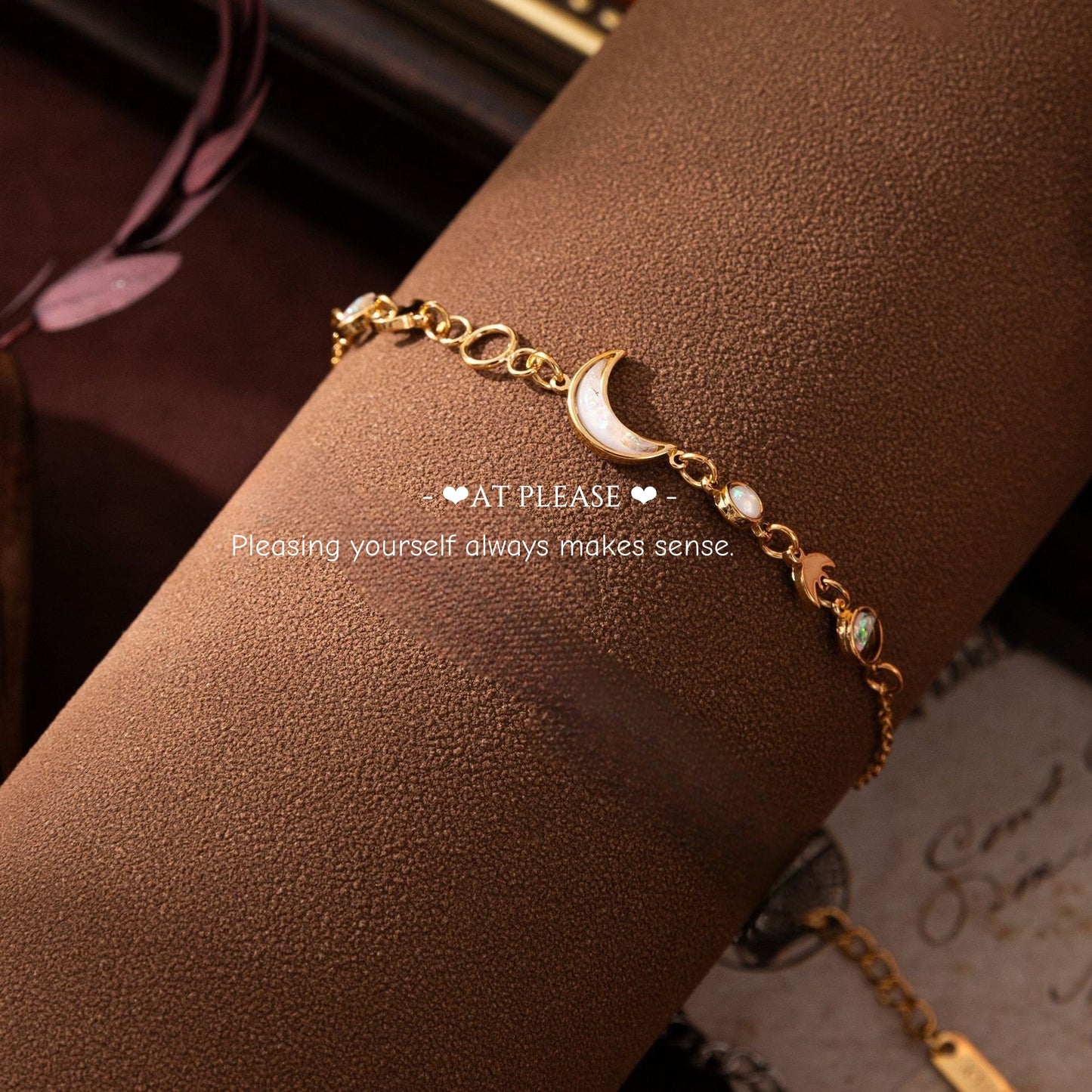 Halbmond-Armband aus 18 Karat vergoldetem Edelstahl – schlicht und stilvoll