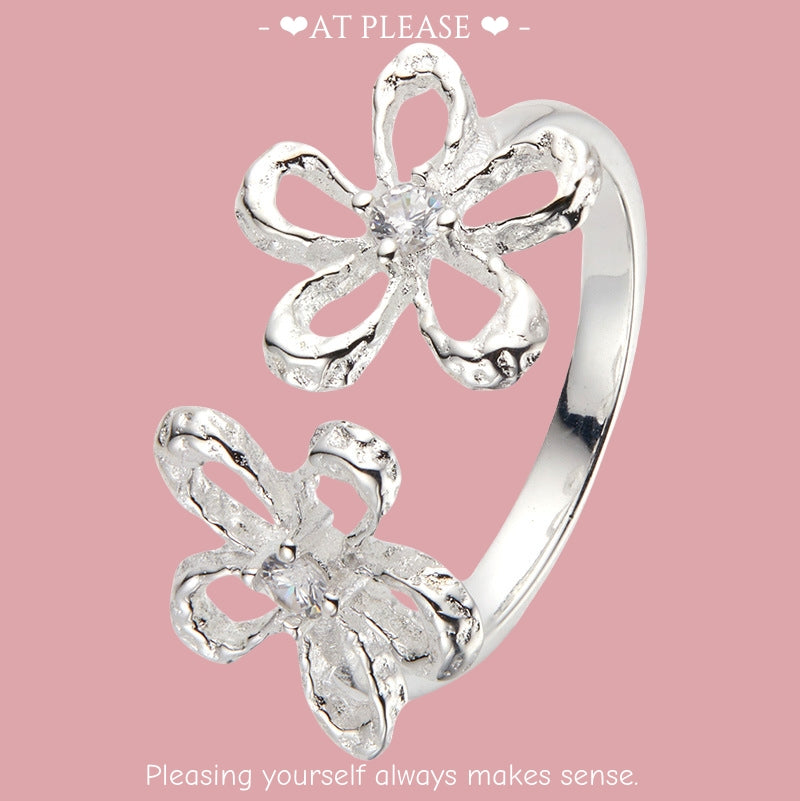 S925 Sterling Silber Exquisiter durchbrochener Blumenring mit CZ