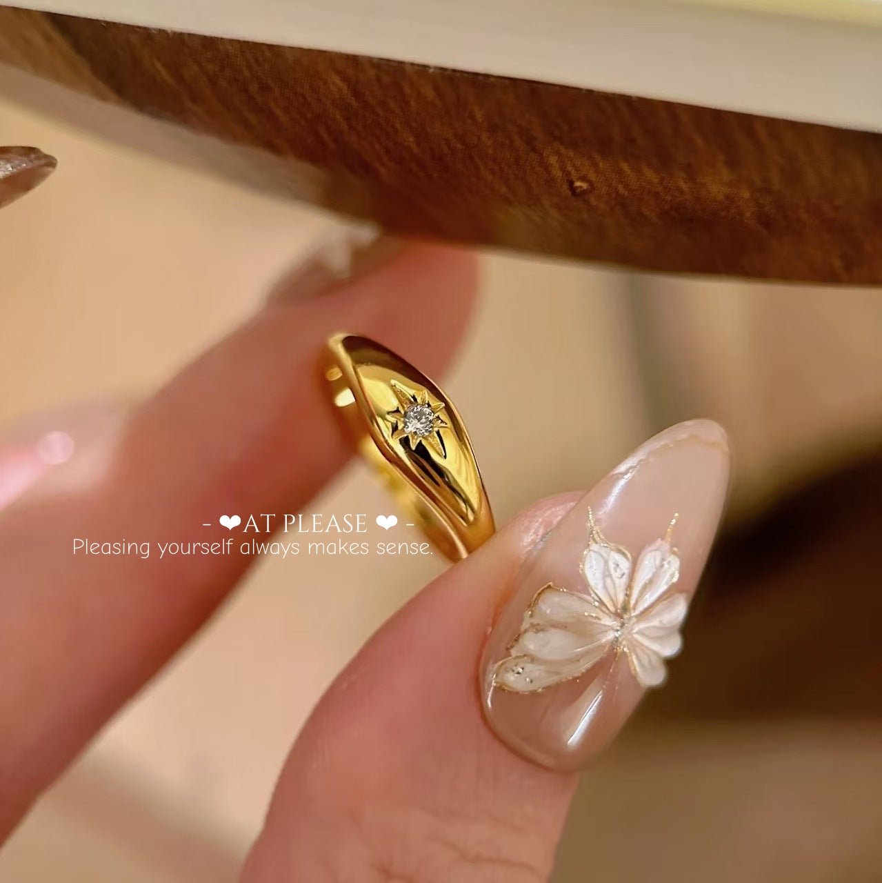 Funkelnder Goldring mit achtzackigem Stern | Minimalistisch & Vielseitig