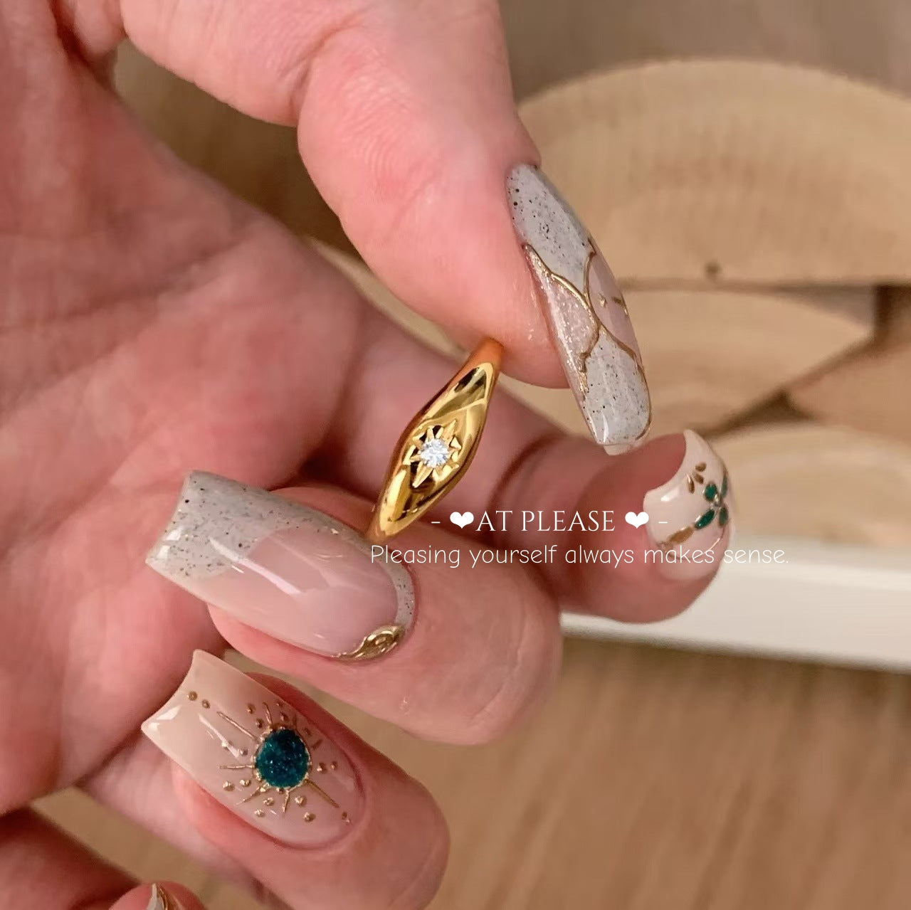 Funkelnder Goldring mit achtzackigem Stern | Minimalistisch & Vielseitig
