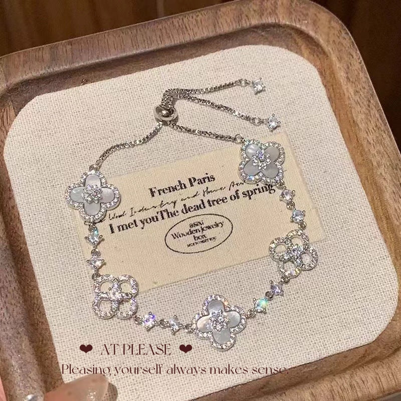 Sparkling clover bracelet with mother-of-pearl and micro-pave crystals