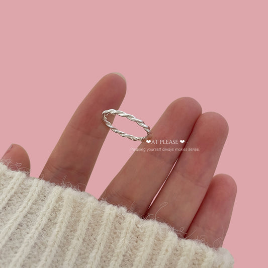 Gedrehter Ring aus 925er Silber – Stapelbar, minimalistisch, essentiell