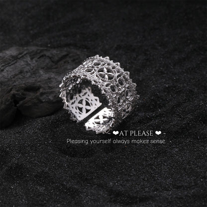 Geschnitzter durchbrochener Ring – Vintage Luxe Design