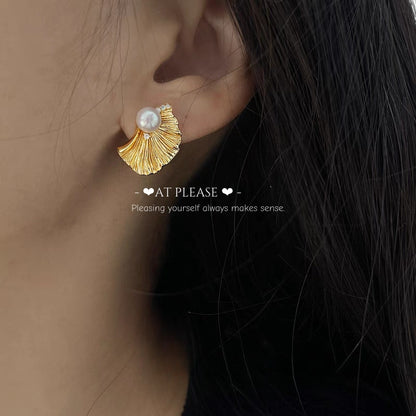 French Elegant Minimalist Freshwater Pearl Stud Earrings - S925 Pin -Fish Tail Design