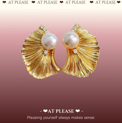 French Elegant Minimalist Freshwater Pearl Stud Earrings - S925 Pin -Fish Tail Design