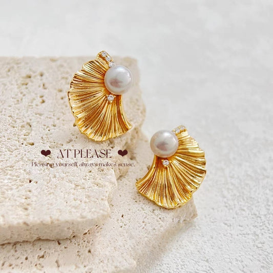 French Elegant Minimalist Freshwater Pearl Stud Earrings - S925 Pin -Fish Tail Design
