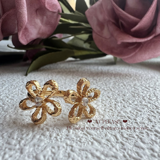 S925 Sterling Silber Exquisiter durchbrochener Blumenring mit CZ